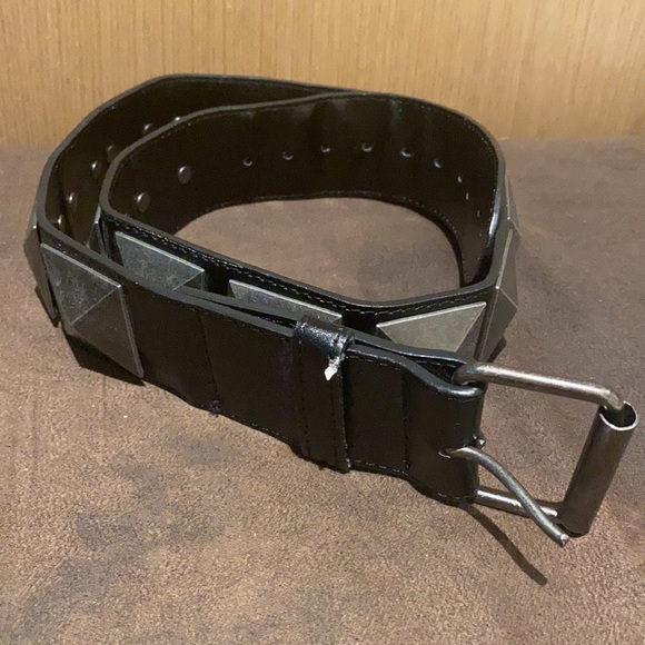 BCBG Maxazria - studded belt - Picture 3 of 5